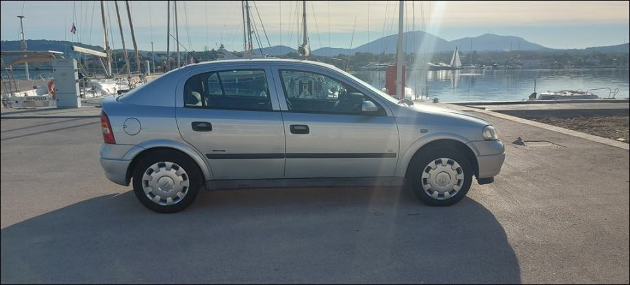 DOBRA!Astra 1,4 16V,1.VL,2009 g.KLIMA,KA NOVA,reg.7/27,MALO KM,5 VRATA, fotografija 2