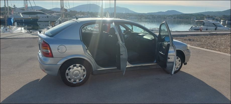 DOBRA!Astra 1,4 16V,1.VL,2009 g.KLIMA,KA NOVA,reg.7/27,MALO KM,5 VRATA, fotografija 6
