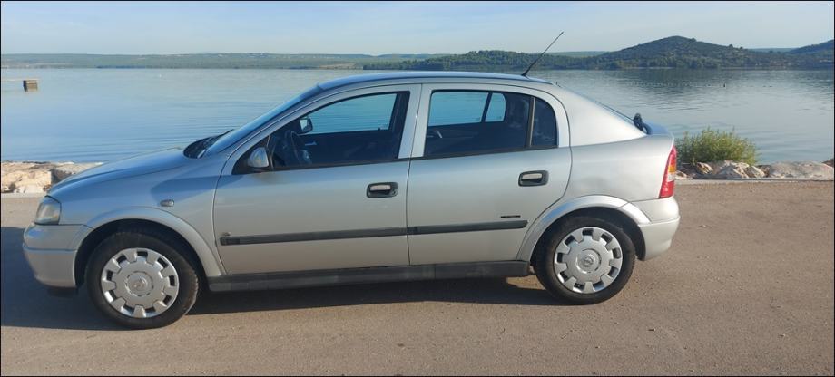 DOBRA!Astra 1,4 16V,1.VL,2009 g.KLIMA,KA NOVA,reg.7/27,MALO KM,5 VRATA, fotografija 19