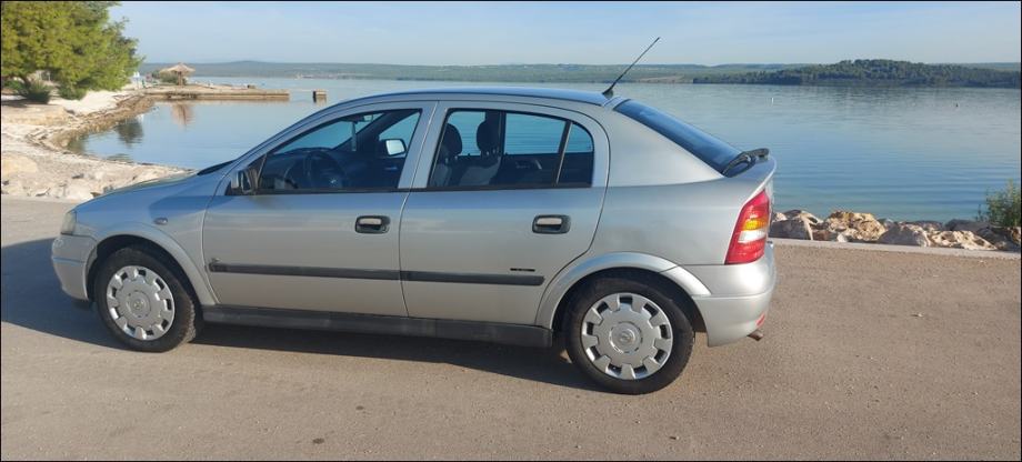 DOBRA!Astra 1,4 16V,1.VL,2009 g.KLIMA,KA NOVA,reg.7/27,MALO KM,5 VRATA, fotografija 18