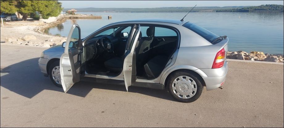 DOBRA!Astra 1,4 16V,1.VL,2009 g.KLIMA,KA NOVA,reg.7/27,MALO KM,5 VRATA, fotografija 3