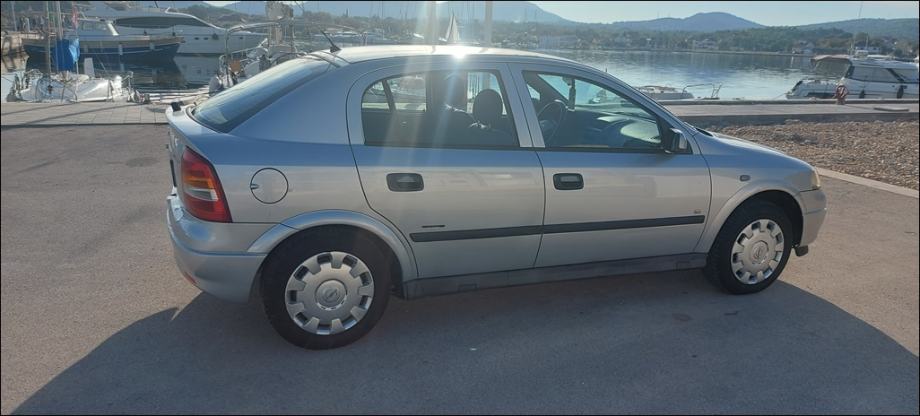 DOBRA!Astra 1,4 16V,1.VL,2009 g.KLIMA,KA NOVA,reg.7/27,MALO KM,5 VRATA, fotografija 11