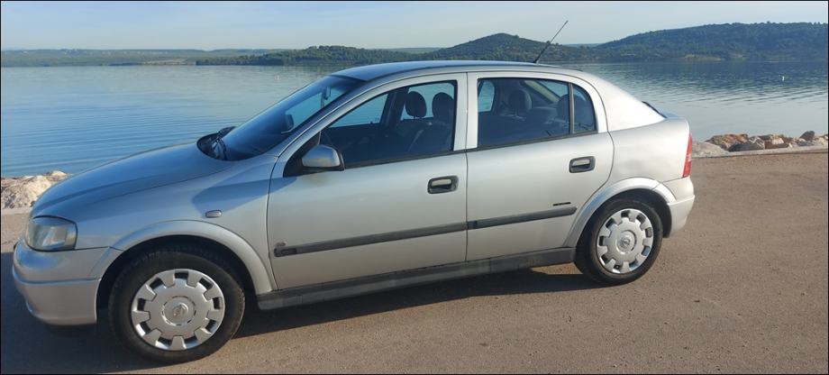 DOBRA!Astra 1,4 16V,1.VL,2009 g.KLIMA,KA NOVA,reg.7/27,MALO KM,5 VRATA, fotografija 14