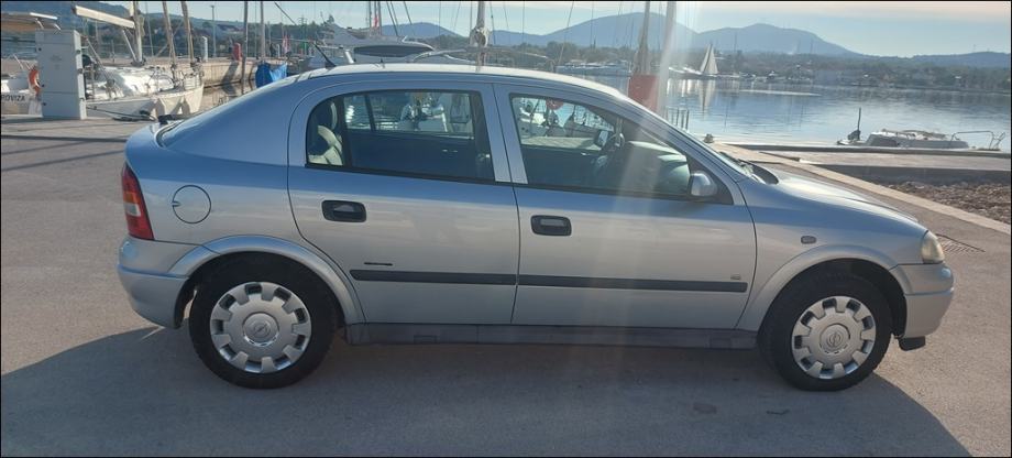 DOBRA!Astra 1,4 16V,1.VL,2009 g.KLIMA,KA NOVA,reg.7/27,MALO KM,5 VRATA, fotografija 5