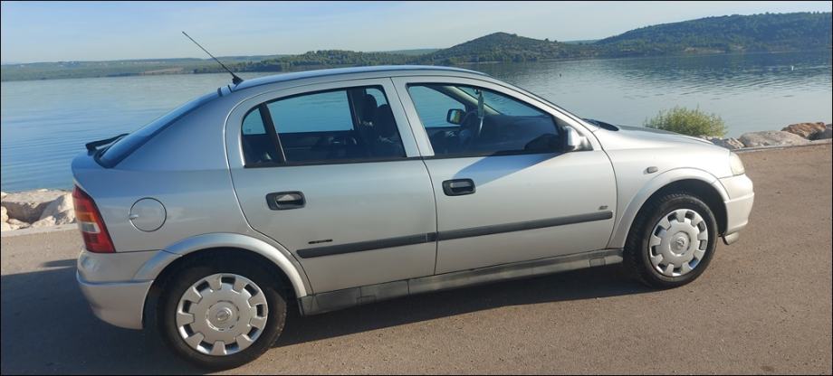 DOBRA!Astra 1,4 16V,1.VL,2009 g.KLIMA,KA NOVA,reg.7/27,MALO KM,5 VRATA, fotografija 4