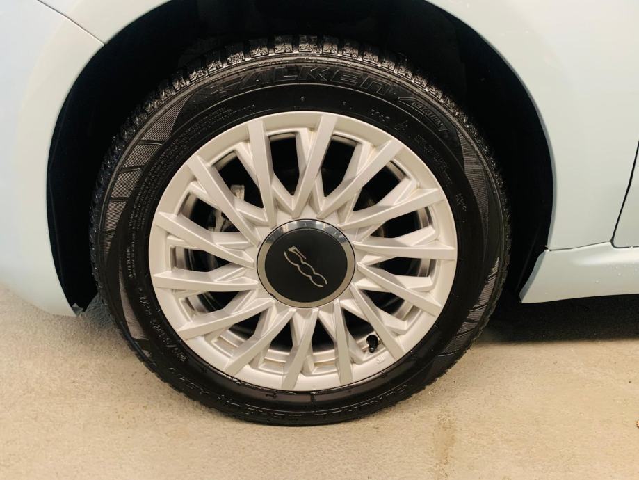 Fiat 500 1.0 Hybrid Dolcevita • 24.900 km • CarPlay • Nove gume, fotografija 13