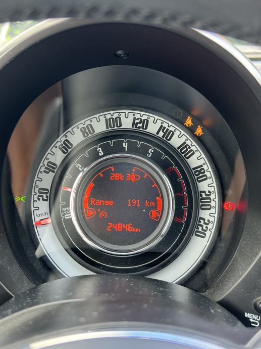 Fiat 500 1.0 Hybrid Dolcevita • 24.900 km • CarPlay • Nove gume, fotografija 14