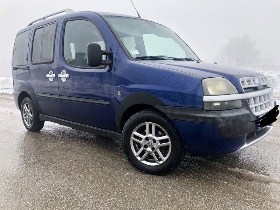 Синий fiat doblo