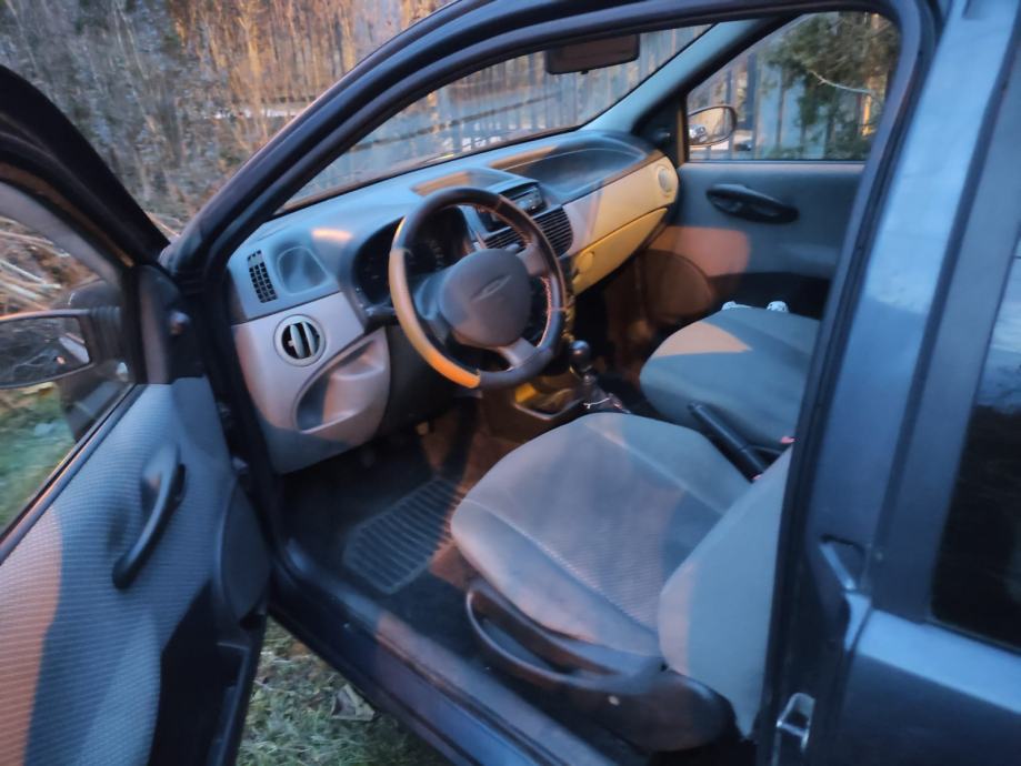 Fiat Punto 1.2, 2003. g., 44kW, klima, fotografija 10
