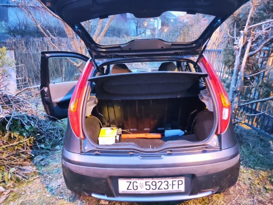 Fiat Punto 1.2, 2003. g., 44kW, klima, fotografija 2