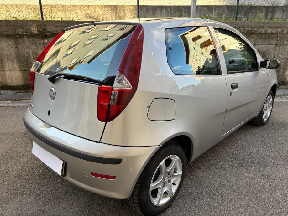 Fiat Punto 1.2 benzin, samo 97ooo kilometara, servo, klima, servisna, fotografija 3