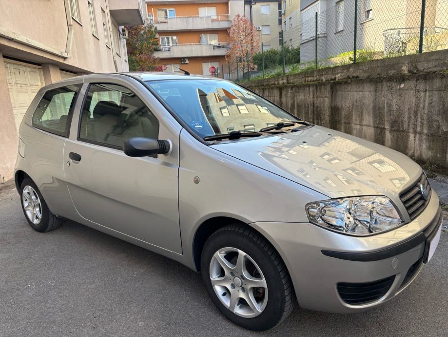 Fiat Punto 1.2 benzin, samo 97ooo kilometara, servo, klima, servisna, fotografija 2