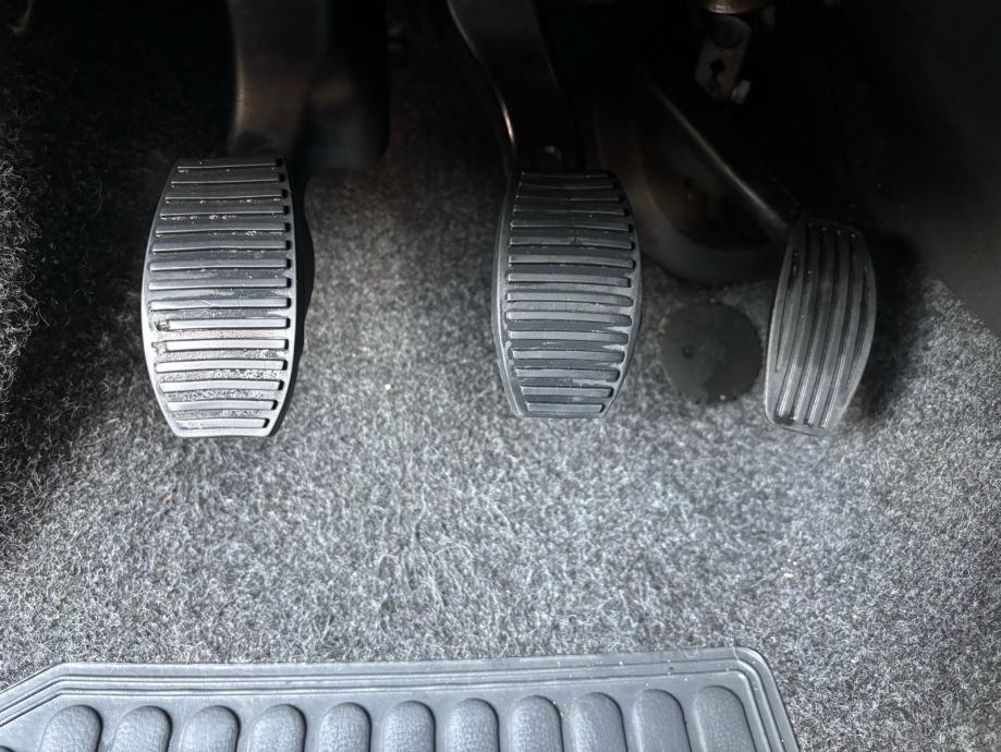 Fiat Punto 1.2 benzin, samo 97ooo kilometara, servo, klima, servisna, fotografija 17