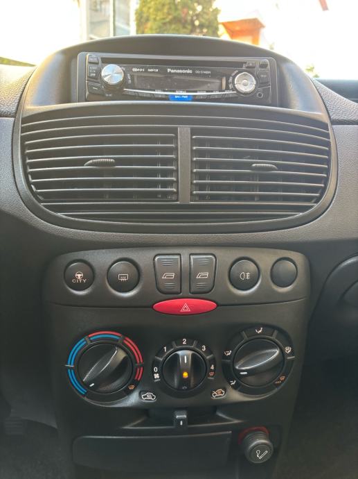 Fiat Punto 1.2 benzin, samo 97ooo kilometara, servo, klima, servisna, fotografija 15