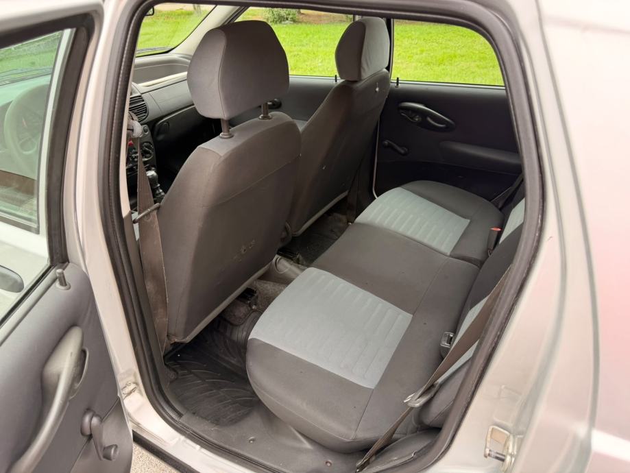 Fiat Punto 1,2 KLIMA AUTO DOBAR BEZ ULOGA, fotografija 17