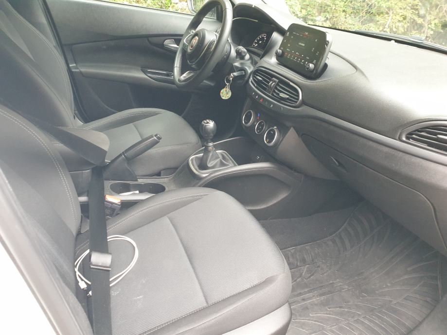 Fiat Tipo 1,6 Multijet,servisna,Hr.auto, fotografija 9
