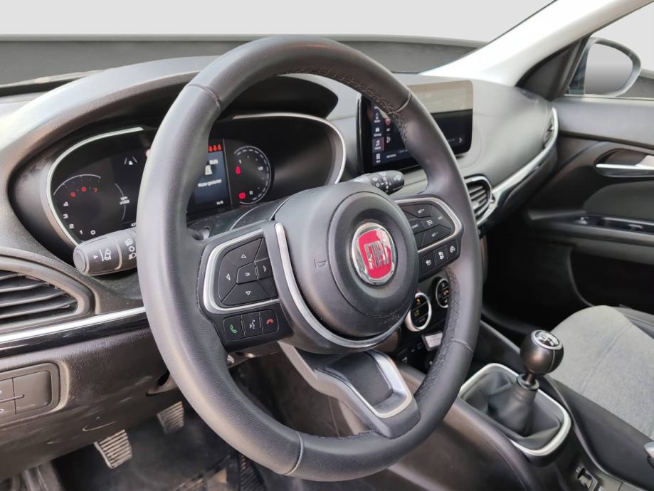 FIAT TIPO CROSS 1.6 JTD 130 KS *VOZILO S JAMSTVOM*, fotografija 10