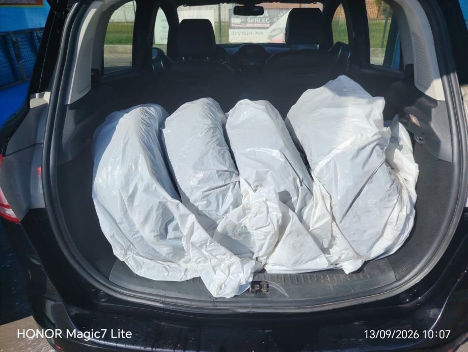 Ford B-Max 1,0 X, fotografija 14