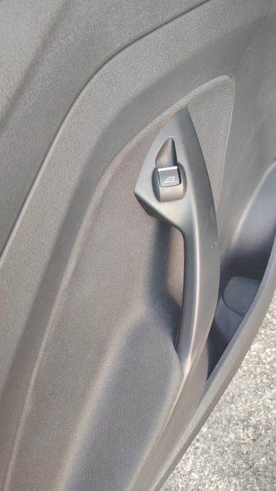 Ford C-Max 1,5 TDCi Titanium, fotografija 16
