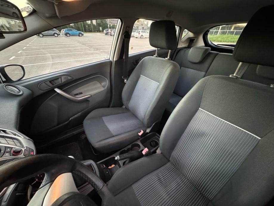 Ford Fiesta 1,2 5 16V, fotografija 12