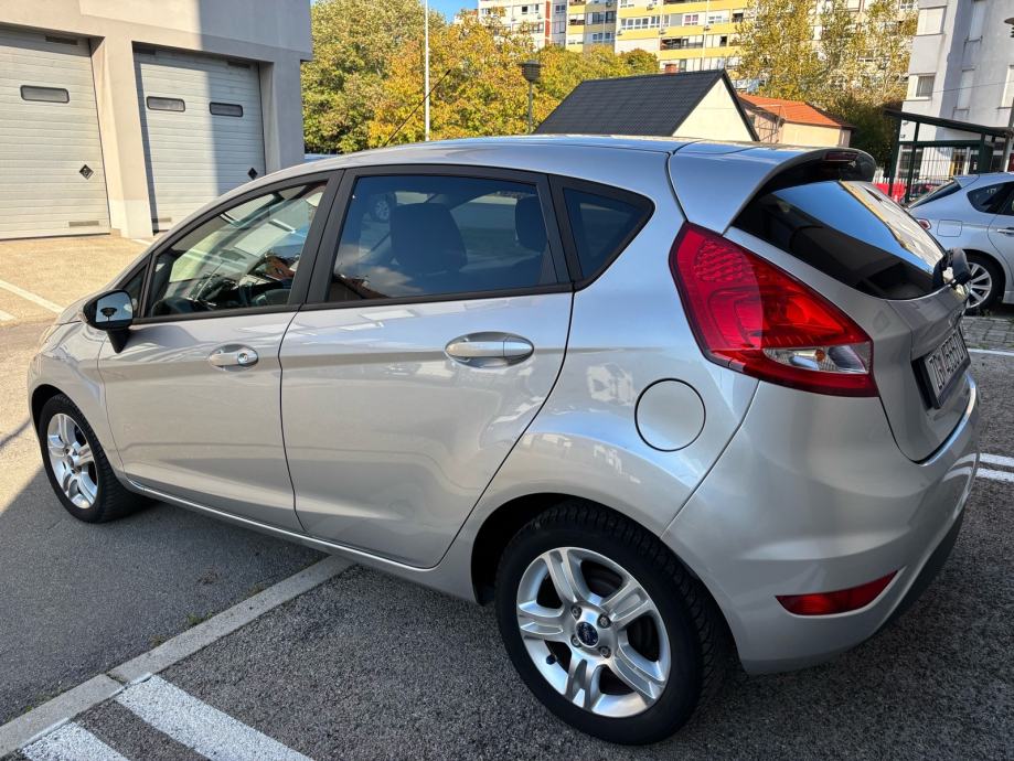 Ford Fiesta 1.2 benzin,HR. Auto, 1. Vlasnik,52ooo kilometara,servisna, fotografija 3
