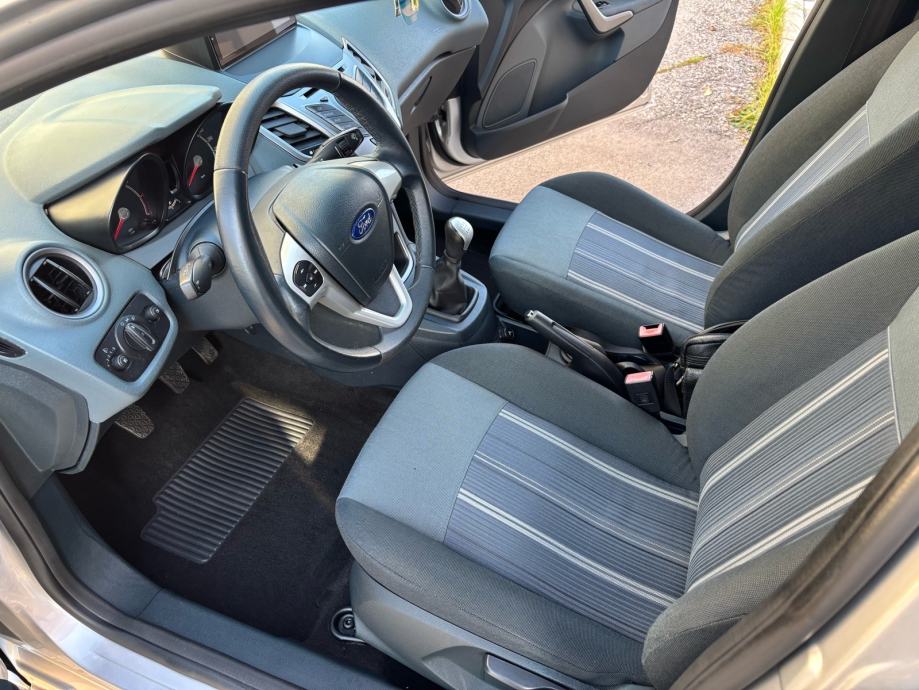 Ford Fiesta 1.2 benzin,HR. Auto, 1. Vlasnik,52ooo kilometara,servisna, fotografija 9