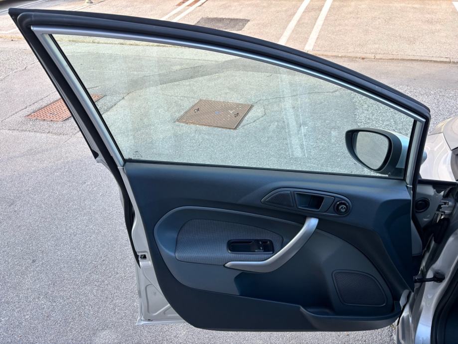 Ford Fiesta 1.2 benzin,HR. Auto, 1. Vlasnik,52ooo kilometara,servisna, fotografija 17
