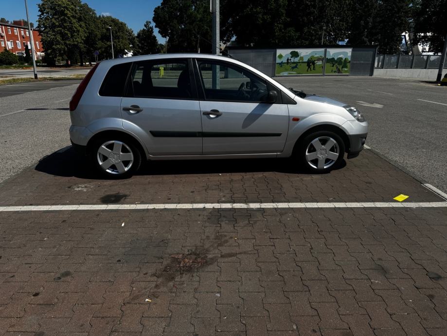 Ford Fiesta 1,4 16V, fotografija 12