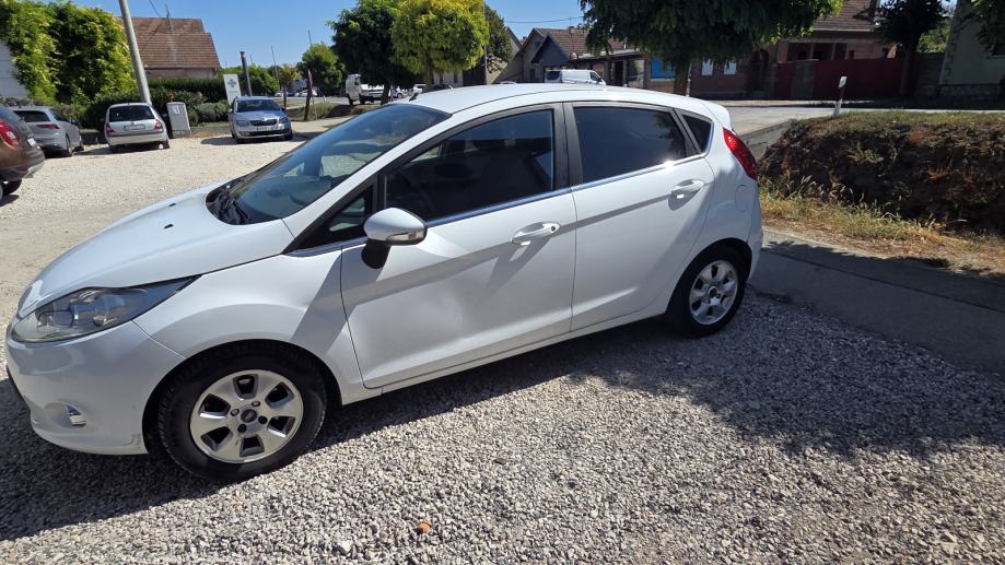 Ford Fiesta 1,6, fotografija 2