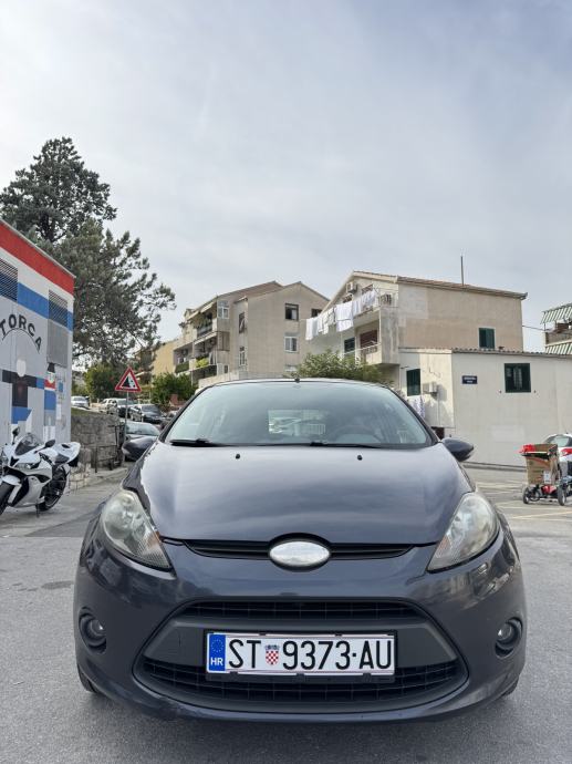 Ford Fiesta 1,6 TDCI REG GODINU DANA ISPIS KM KLIMA SERVO MAGLENKE, fotografija 2