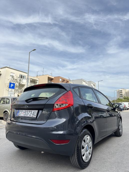 Ford Fiesta 1,6 TDCI REG GODINU DANA ISPIS KM KLIMA SERVO MAGLENKE, fotografija 5