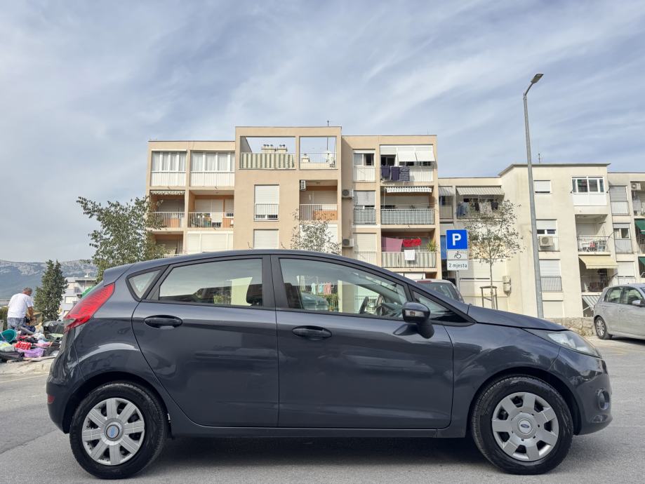 Ford Fiesta 1,6 TDCI REG GODINU DANA ISPIS KM KLIMA SERVO MAGLENKE, fotografija 4