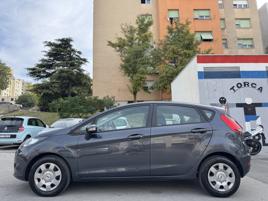Ford Fiesta 1,6 TDCI REG GODINU DANA ISPIS KM KLIMA SERVO MAGLENKE, fotografija 8