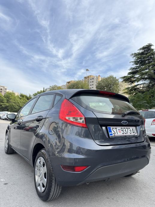 Ford Fiesta 1,6 TDCI REG GODINU DANA ISPIS KM KLIMA SERVO MAGLENKE, fotografija 7