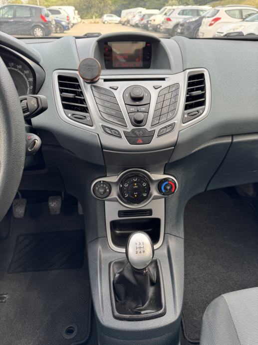 Ford Fiesta 1,6 TDCI REG GODINU DANA ISPIS KM KLIMA SERVO MAGLENKE, fotografija 12