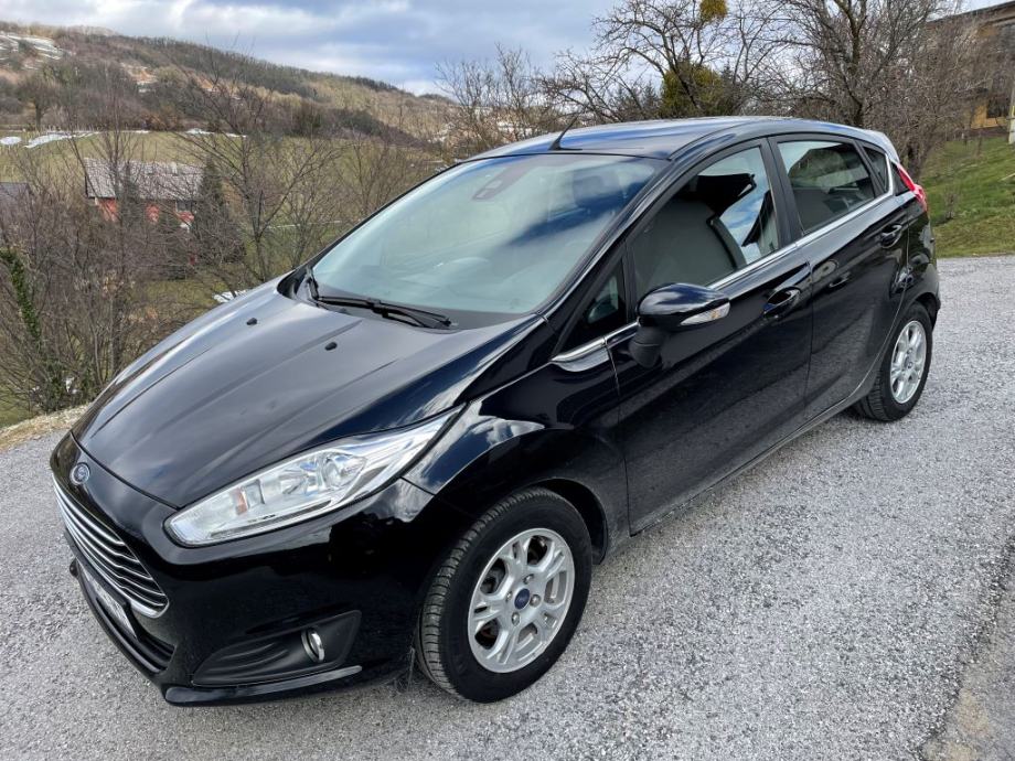Ford Fiesta1 6 TDCI TITANIUM 2016 GODINA NAVI LED TOP STANJE 