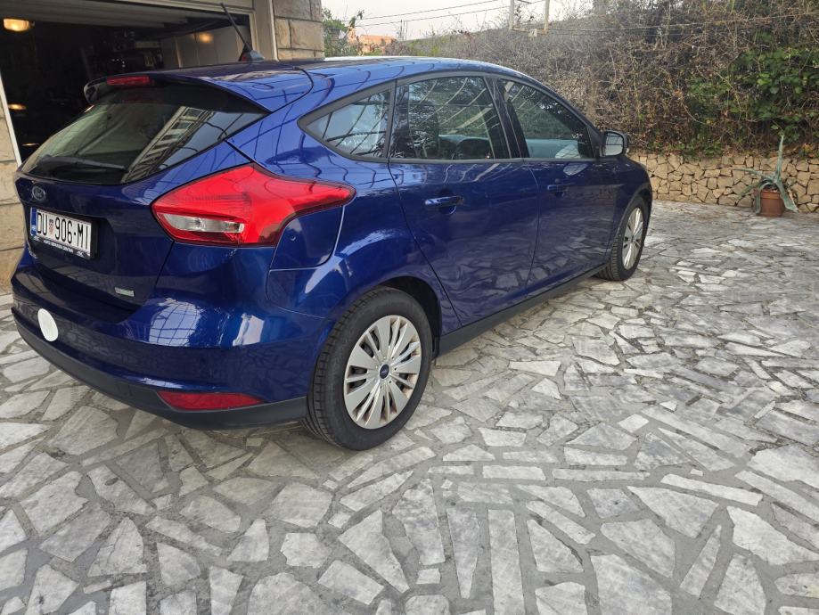 Ford Focus 1,0 GTDi-60000km- Reg do 9/2027, fotografija 7