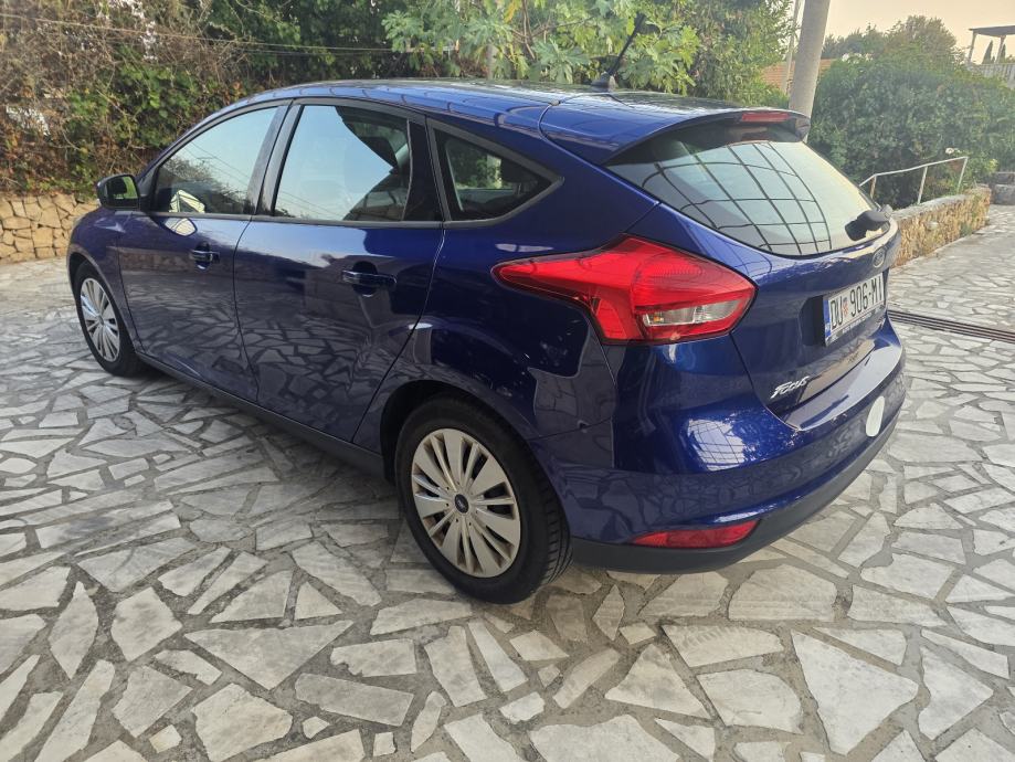 Ford Focus 1,0 GTDi-60000km- Reg do 9/2027, fotografija 8