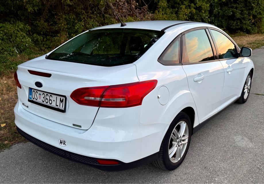 FORD FOCUS 1,0 GTDI,PRVI VLASNIK,,2016 KUPLJEN U GRAND FORD OSIJEK, fotografija 7