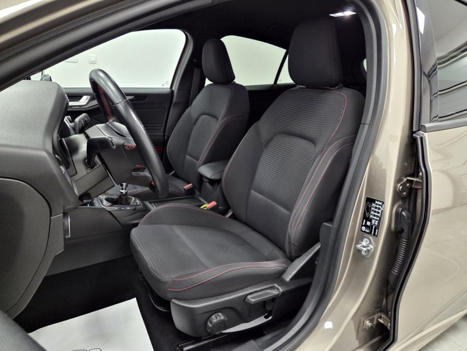 Ford Focus 1,0 GTDi ST LINE, NAVI, PARKPILOT, KAMERA, GARANCIJA NA KM, fotografija 11