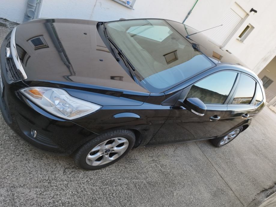 Ford Focus 1,4, fotografija 2