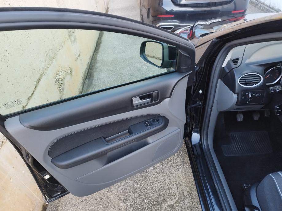 Ford Focus 1,4, fotografija 3