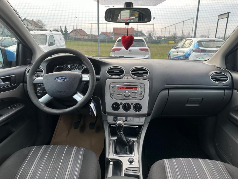 Ford Focus 1,4, fotografija 15