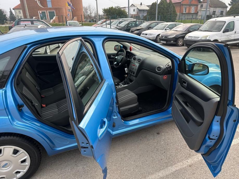 Ford Focus 1,4, fotografija 4