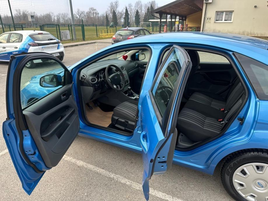 Ford Focus 1,4, fotografija 14
