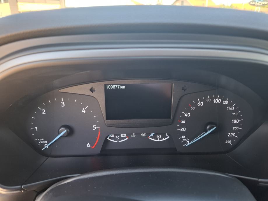 Ford Focus 1,5 EcoBlue-AUT KLIMA-PARK SENZORI-HR AUTO-SERVISNA KNJIGA, fotografija 9