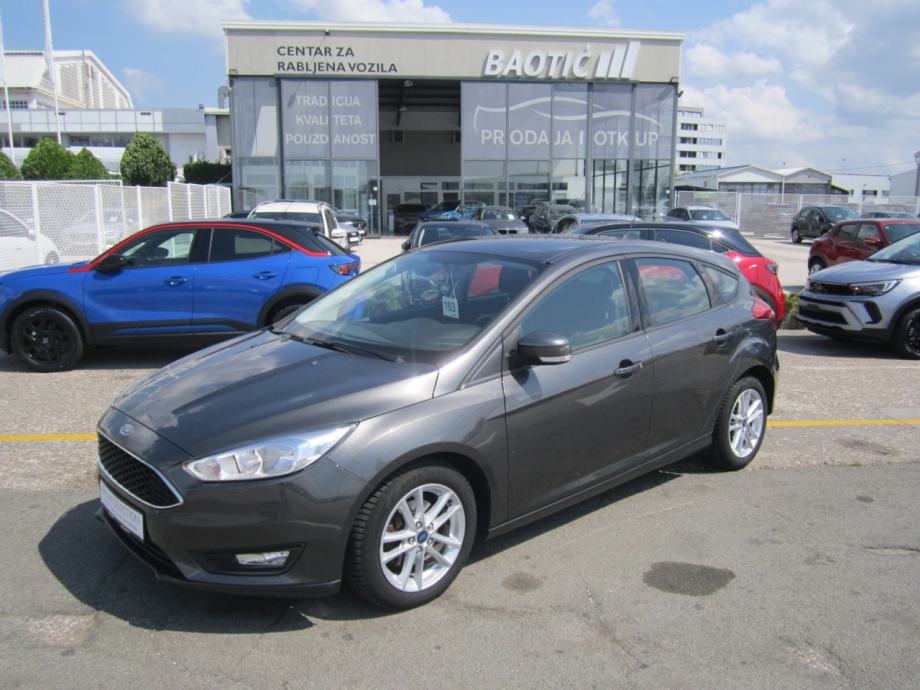 Elegantes Ford Focus 15tdci Fotos