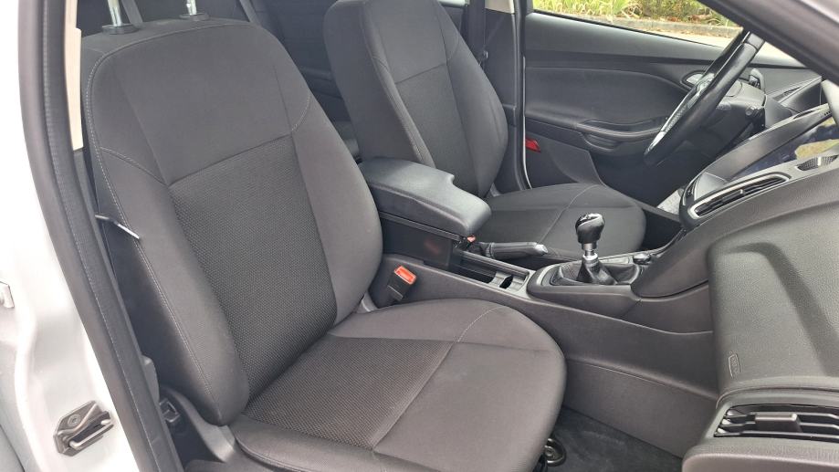 Ford Focus 1,5 TDCi * DIESEL - KLIMA - IZVRSTAN *, fotografija 15