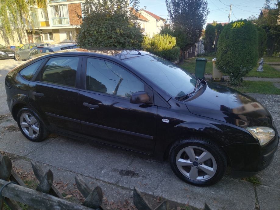 Ford Focus 1,6 16V --SAMO 103000 KM--, fotografija 4
