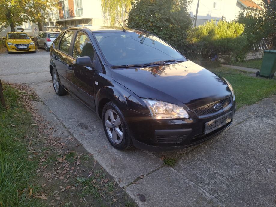 Ford Focus 1,6 16V --SAMO 103000 KM--, fotografija 3